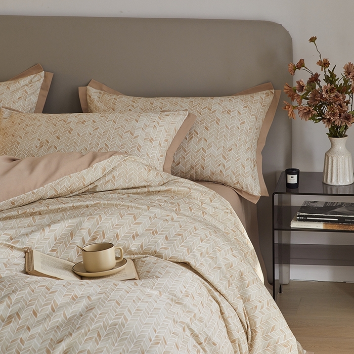 91家纺网 家纺一手货源 找家纺 千朵森 2024新款高定新疆长绒棉全棉印花拼角磨毛四件套 风格二 似锦