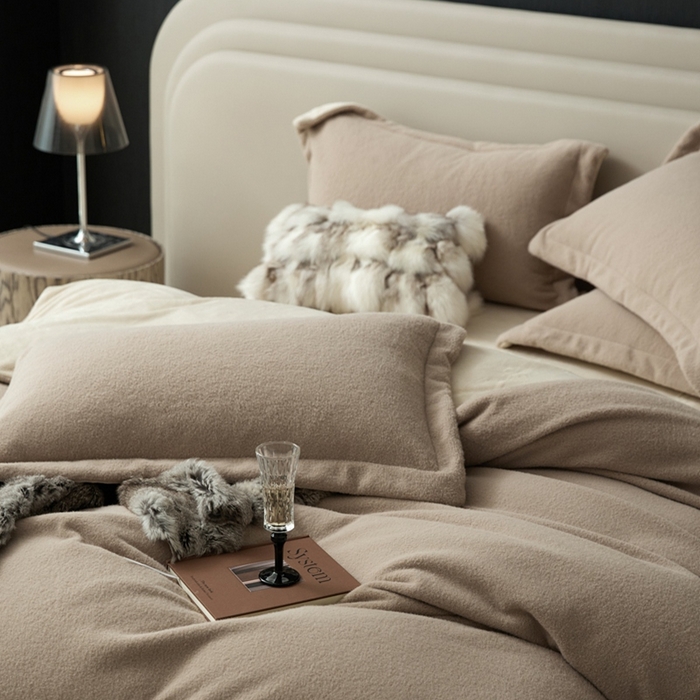 91家纺网 家纺一手货源 找家纺 金奇达家纺 2025秋冬保暖加厚绒类四件套多莉羊绒-德尔菲 枯木棕