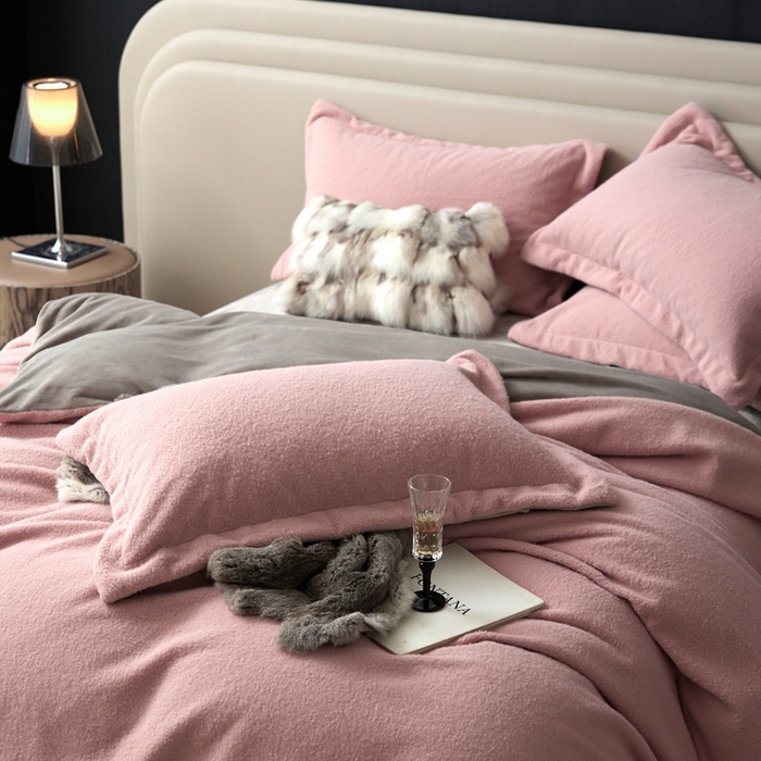 91家纺网 家纺一手货源 找家纺 金奇达家纺 2025秋冬保暖加厚绒类四件套多莉羊绒-德尔菲 糯米粉