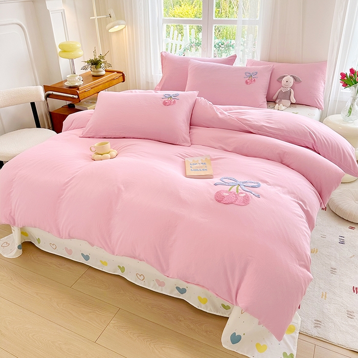 91家纺网 家纺一手货源 找家纺 艾米家居 2025新款水洗磨毛毛巾绣印花四件套 樱桃