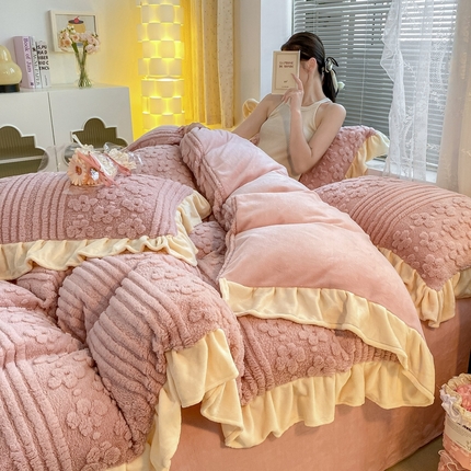 91家纺网 家纺一手货源 找家纺 （总）首尔家纺 2024新款花边款牛奶绒四件套韩版雕花塔芙绒四件套花期系列