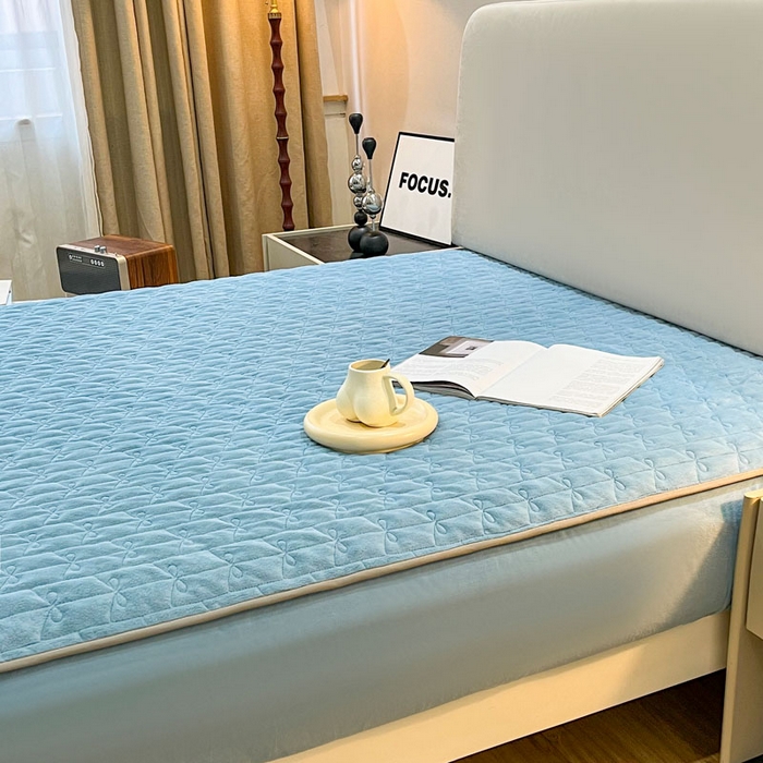 91家纺网 家纺一手货源 找家纺 LADYCOCO可可家居 2024新款超柔牛奶绒夹棉保暖床笠 蓝色