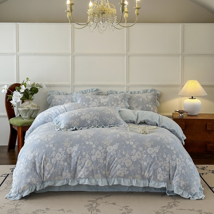 91家纺网 家纺一手货源 找家纺 野合家纺 2024新款法式A类雕花牛奶绒韩版公主风四件套床盖款床单款床笠款 花开花艳-蓝