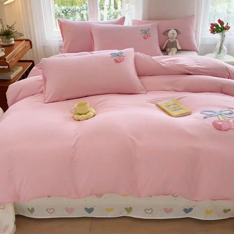 91家纺网 家纺一手货源 找家纺 艾米家居 2025新款水洗磨毛毛巾绣印花四件套 樱桃