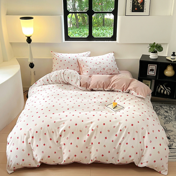 91家纺网 家纺一手货源 找家纺 田野 2024新款纯棉全棉磨毛印花四件套系列 幸运草莓