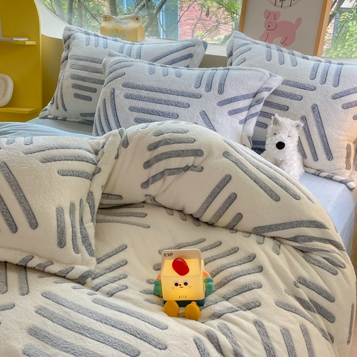 91家纺网 家纺一手货源 找家纺 慕尚 2025新款高克重印花雪花绒被套单件 素蓝