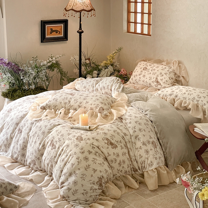 91家纺网 家纺一手货源 找家纺 慕澄家纺 2024新款高克重花边牛奶绒印花四件套 花吻