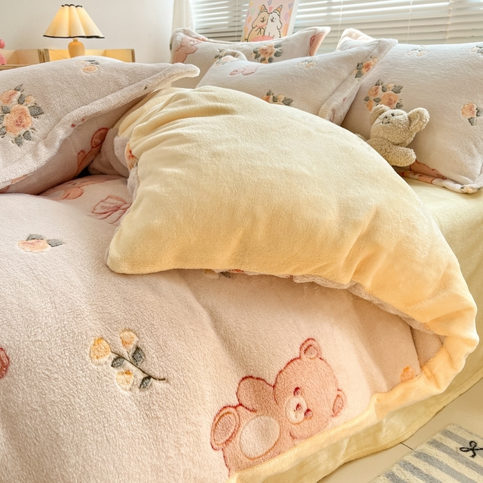 91家纺网 家纺一手货源 找家纺 慕尚 2025新款高克重印花雪花绒被套单件 糯米熊