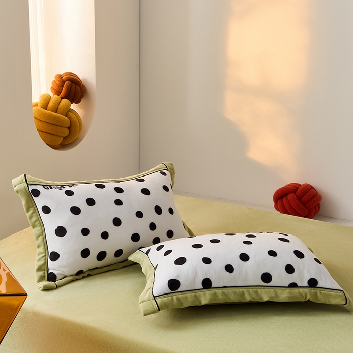 91家纺网 家纺一手货源 找家纺 LADYCOCO可可家居 单枕套-2024新款牛奶绒数码印花单品系列 波点小熊+果绿