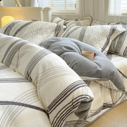 91家纺网 家纺一手货源 找家纺 （总）迪梦姿家纺 2025新款牛奶绒印花床盖四件套