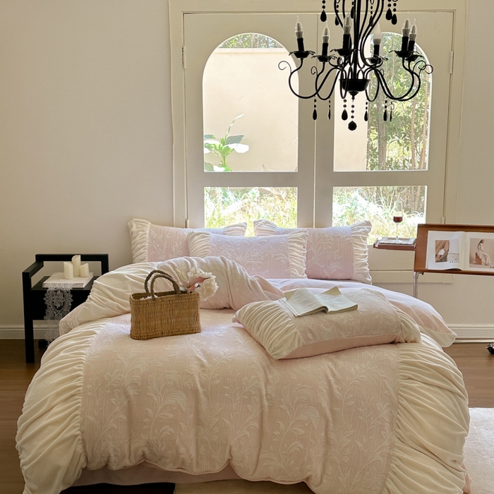 91家纺网 家纺一手货源 找家纺 慕澄家纺 2024新款法式轻奢款琢色烂花牛奶绒四件套 奶昔