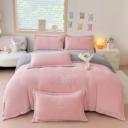 91家纺网 家纺一手货源 找家纺 （总）2025秋冬新款牛奶绒刺绣四件套-亦玫系列