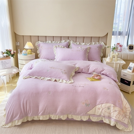 91家纺网 家纺一手货源 找家纺 兄弟坊 2024新款韩版牛奶绒花朵贴布绣四件套 蝶舞-典雅紫