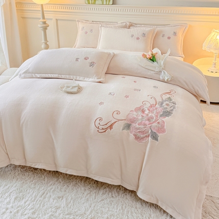 91家纺网 家纺一手货源 找家纺 （总）2025秋冬新款牛奶绒刺绣四件套-花语系列