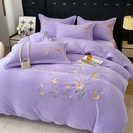 91家纺网 家纺一手货源 找家纺 （总）孟鑫家纺 2025新款大版绣花牛奶绒四件套刺绣花卉高克重宝宝绒-秘密花园