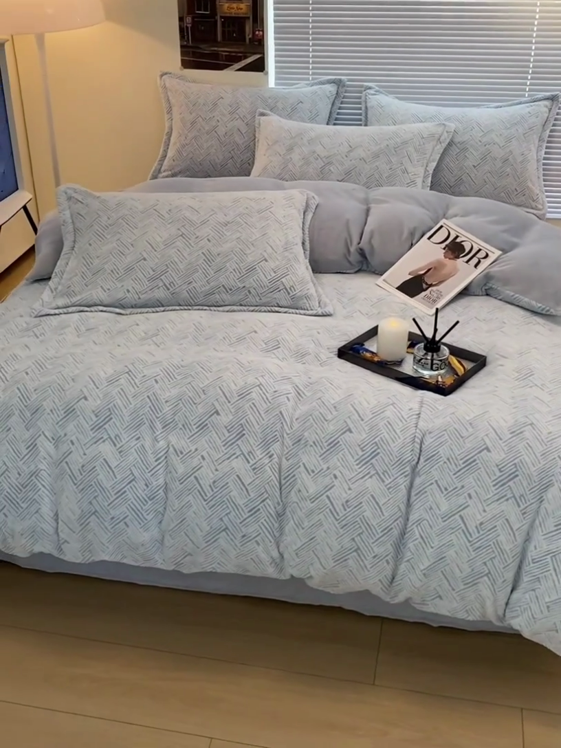 91家纺网 家纺一手货源 找家纺 （总）慕尚 2025新款高克重保暖双色雕花绒被套单件