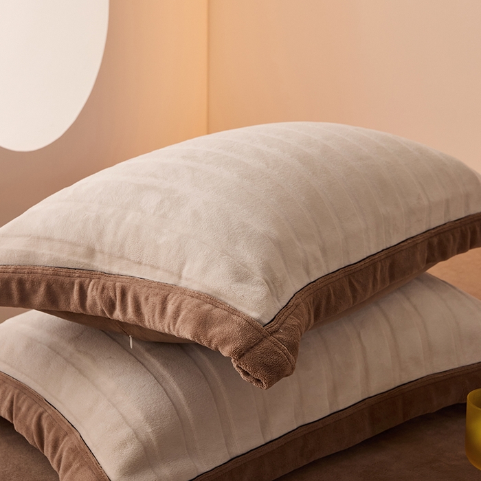 91家纺网 家纺一手货源 找家纺 LADYCOCO可可家居 2024新款牛奶3D绒立体雕花剪花单品系列-单枕套 卡其色+深咖