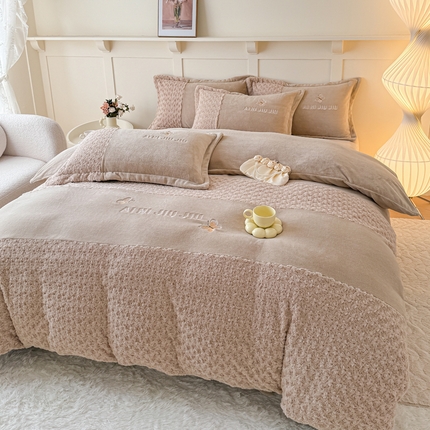 91家纺网 家纺一手货源 找家纺 （总）2025秋冬新款牛奶绒刺绣四件套-梦蝶系列