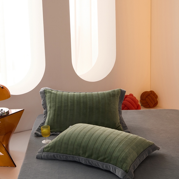 91家纺网 家纺一手货源 找家纺 LADYCOCO可可家居 2024新款牛奶3D绒立体雕花剪花单品系列-单枕套 深绿+灰色
