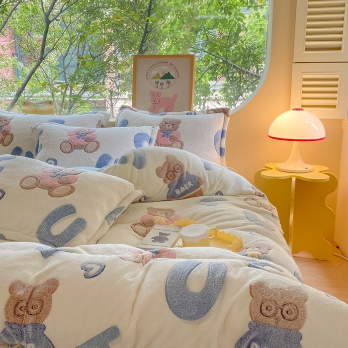 91家纺网 家纺一手货源 找家纺 慕尚 2025新款高克重印花雪花绒被套单件 字母熊