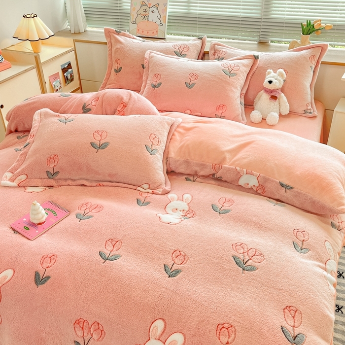 91家纺网 家纺一手货源 找家纺 慕尚 2025新款高克重印花雪花绒四件套  粉白兔