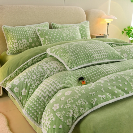 91家纺网 家纺一手货源 找家纺 牵依 2025新款高克重牛奶绒四件套 浪漫花语-抹茶绿