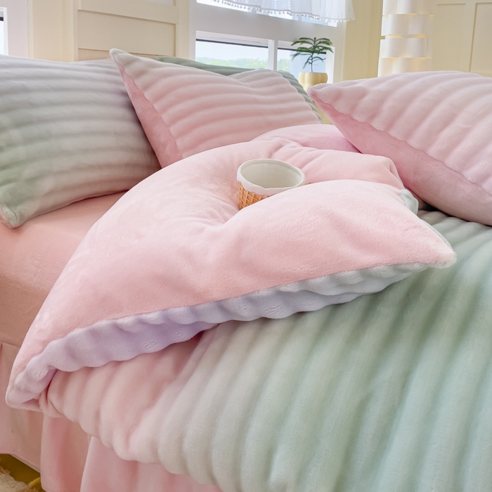 91家纺网 家纺一手货源 找家纺 言熙居2024新款-A面泡芙绒B面全消光8到9斤牛奶绒三四件套 泡芙-粉绿