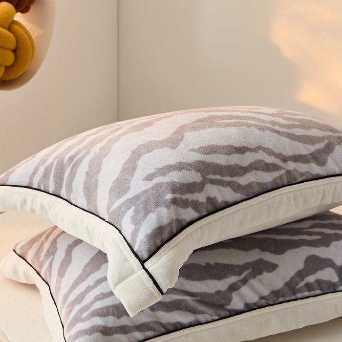 91家纺网 家纺一手货源 找家纺 （总）LADYCOCO可可家居 单枕套-2024新款牛奶绒数码印花单品系列