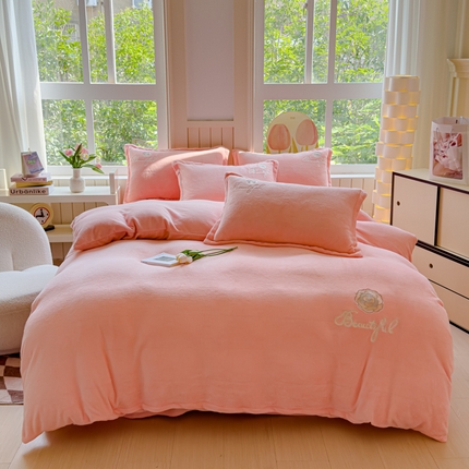 91家纺网 家纺一手货源 找家纺 （总）可思家纺 2024新款法莱绒宝宝绒婴儿绒绣花牛奶绒四件套-山茶花系列