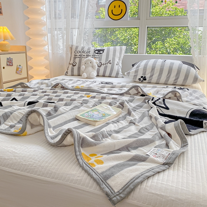 91家纺网 家纺一手货源 找家纺 慕尚家纺 2025新款雪貂绒高克重300g毛毯家用毛毯 背影猫咪