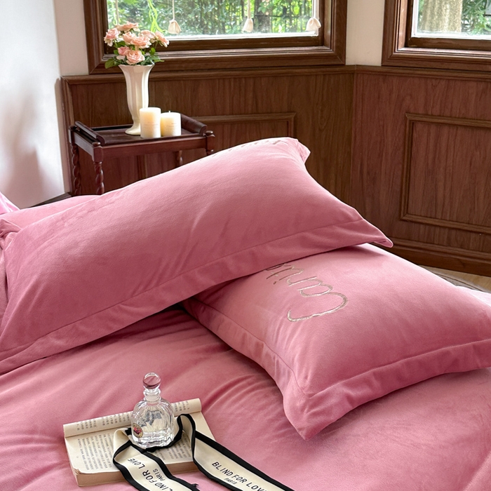 91家纺网 家纺一手货源 找家纺 尚美 2024新款床盖款工艺设计四件套-依连娜 红豆沙