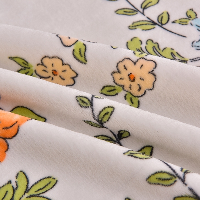 91家纺网 家纺一手货源 找家纺 雅芝蓝 2025新款8-9斤高克重印花牛奶绒四件套保暖绒套件直播爆款 漫野