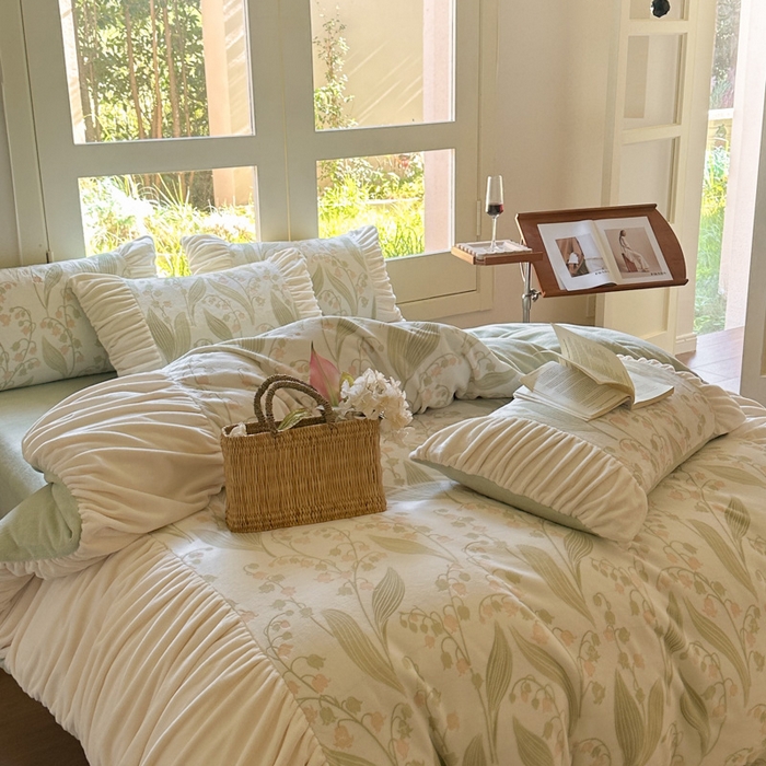 91家纺网 家纺一手货源 找家纺 慕澄家纺 2024新款法式轻奢款琢色烂花牛奶绒四件套 铃兰花