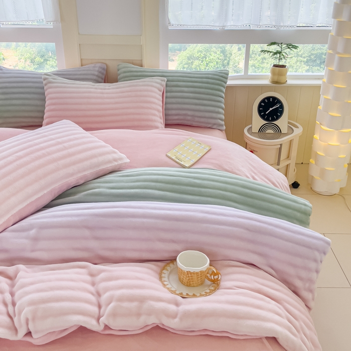 91家纺网 家纺一手货源 找家纺 言熙居2024新款-A面泡芙绒B面全消光8到9斤牛奶绒三四件套 泡芙-粉绿