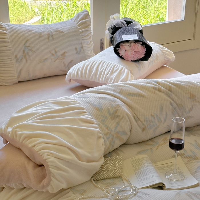 91家纺网 家纺一手货源 找家纺 慕澄家纺 2024新款法式轻奢款琢色烂花牛奶绒四件套 沁竹