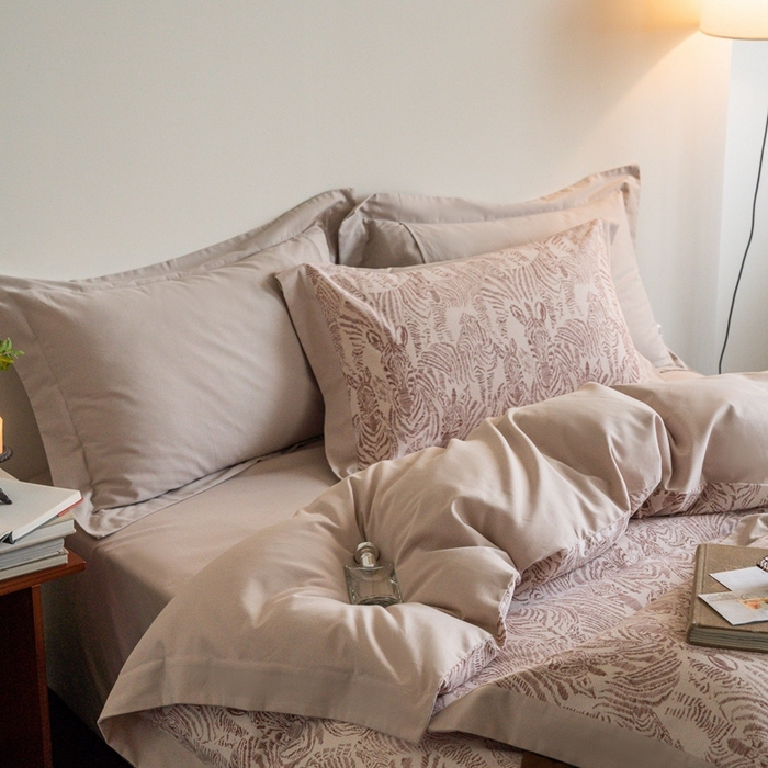 91家纺网 家纺一手货源 找家纺 窝米 2024新款全棉磨毛工艺拼角款四件套系列 遇见驼