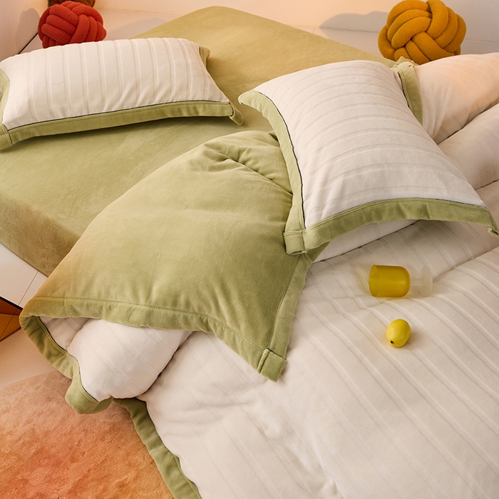 91家纺网 家纺一手货源 找家纺 LADYCOCO可可家居 2024新款牛奶3D绒立体雕花剪花单品系列-单被套 米白+果绿