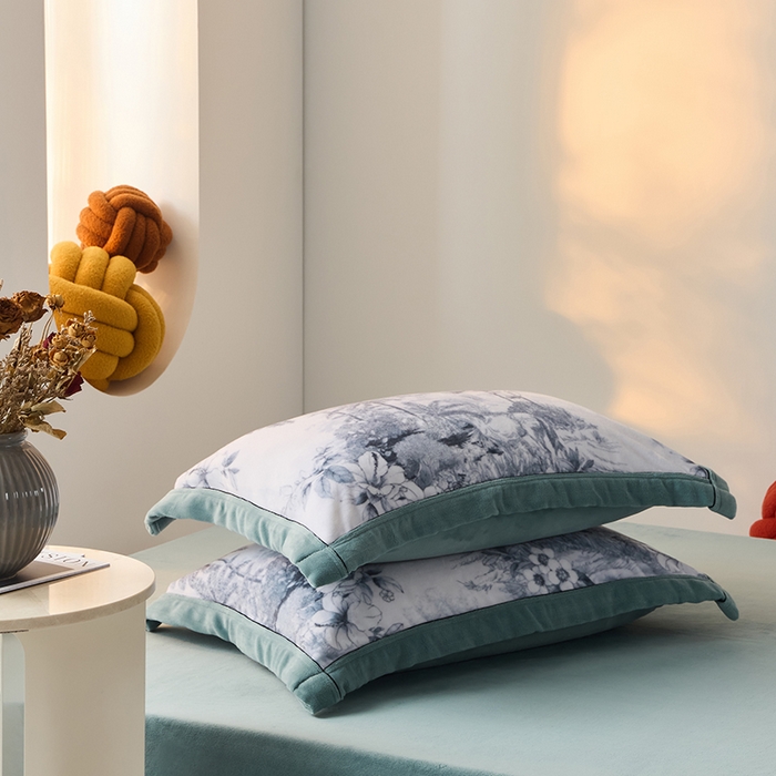 91家纺网 家纺一手货源 找家纺 LADYCOCO可可家居 单枕套-2024新款牛奶绒数码印花单品系列 山林浅灰+蓝色