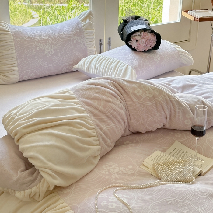 91家纺网 家纺一手货源 找家纺 慕澄家纺 2024新款法式轻奢款琢色烂花牛奶绒四件套 紫苑