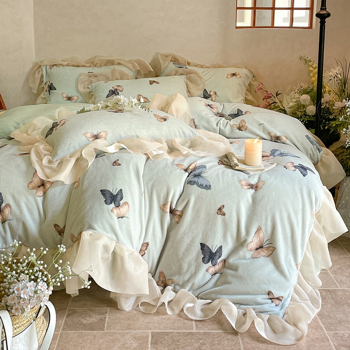 91家纺网 家纺一手货源 找家纺 慕澄家纺 2024新款高克重花边牛奶绒印花四件套 蝶舞