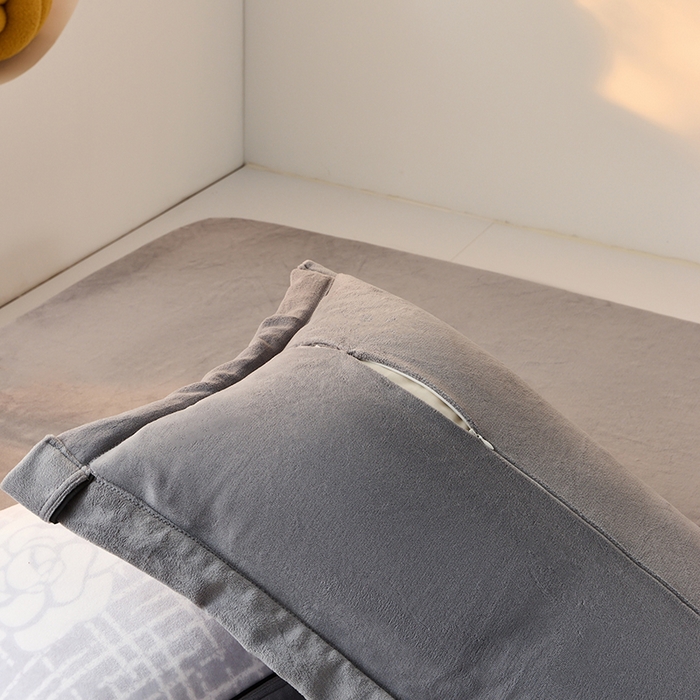 91家纺网 家纺一手货源 找家纺 LADYCOCO可可家居 单枕套-2024新款牛奶绒数码印花单品系列 山茶花浅灰+灰色