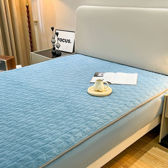 91家纺网 家纺一手货源 找家纺 LADYCOCO可可家居 2024新款超柔牛奶绒夹棉保暖床笠 蓝色