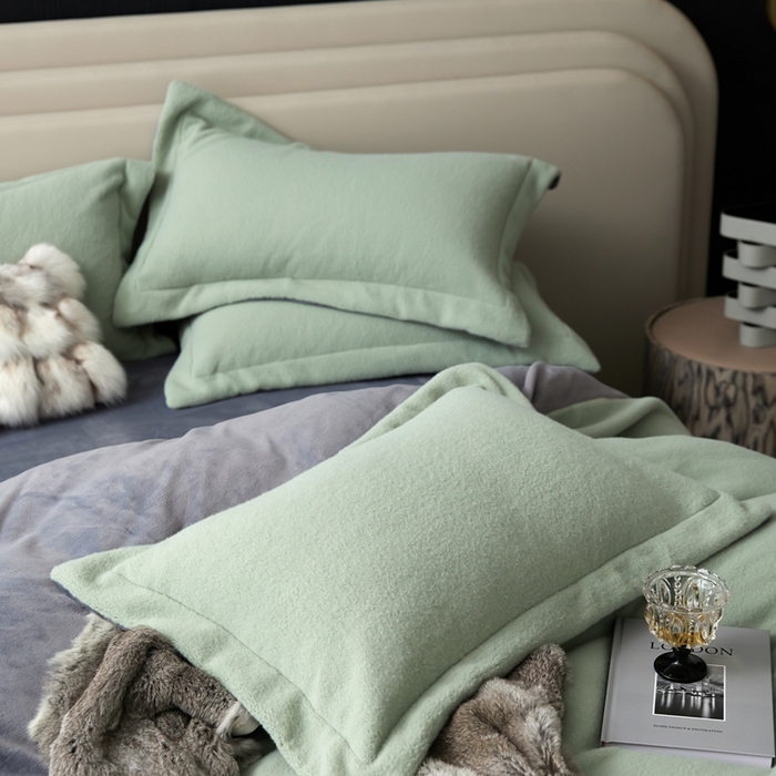 91家纺网 家纺一手货源 找家纺 金奇达家纺 2025秋冬保暖加厚绒类四件套多莉羊绒-德尔菲 墨松绿