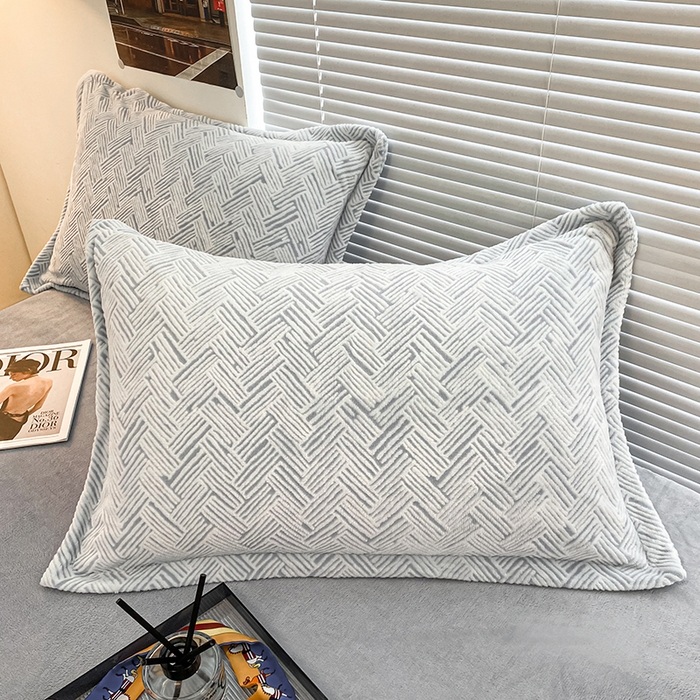 91家纺网 家纺一手货源 找家纺 （总）慕尚 2025新款高克重保暖双色雕花绒被套单件