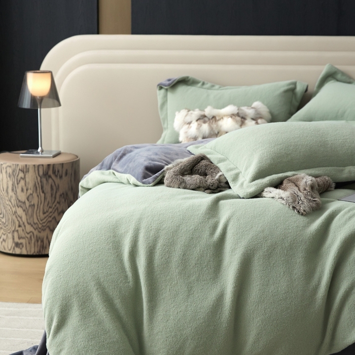 91家纺网 家纺一手货源 找家纺 金奇达家纺 2025秋冬保暖加厚绒类四件套多莉羊绒-德尔菲 墨松绿