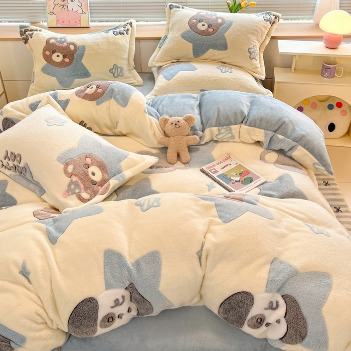 91家纺网 家纺一手货源 找家纺 慕尚 2025新款高克重印花雪花绒四件套  奶茶狗熊