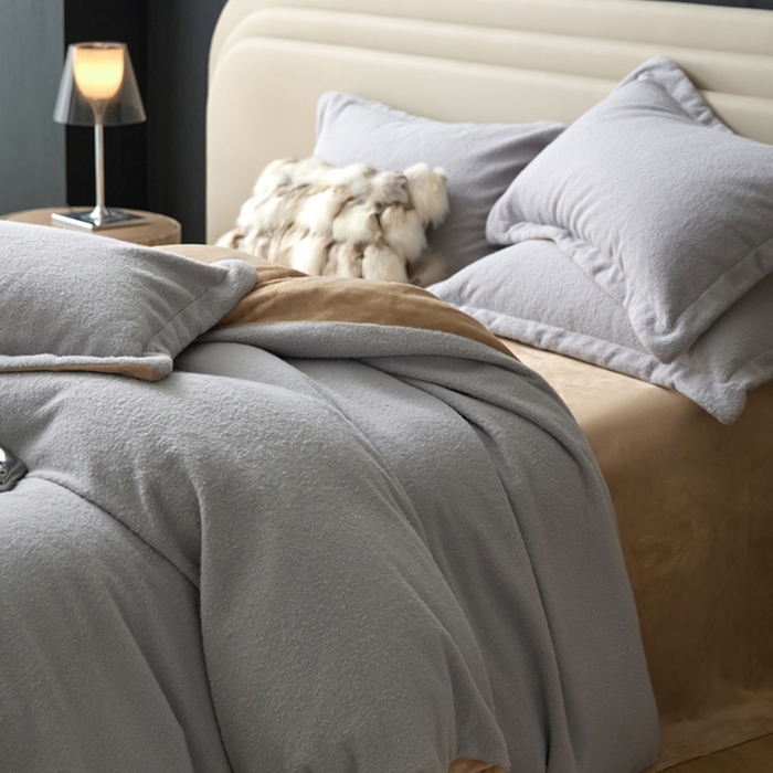 91家纺网 家纺一手货源 找家纺 金奇达家纺 2025秋冬保暖加厚绒类四件套多莉羊绒-德尔菲 银河灰