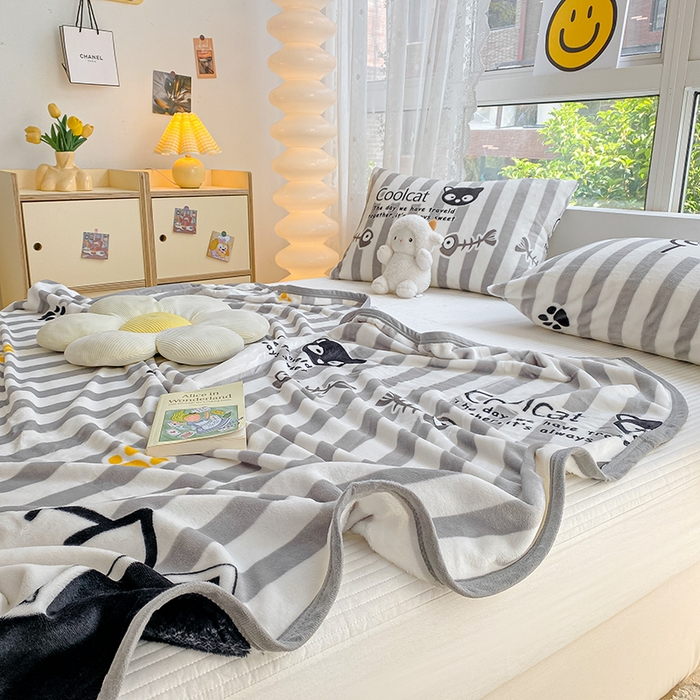 91家纺网 家纺一手货源 找家纺 慕尚家纺 2025新款雪貂绒高克重300g毛毯家用毛毯 背影猫咪