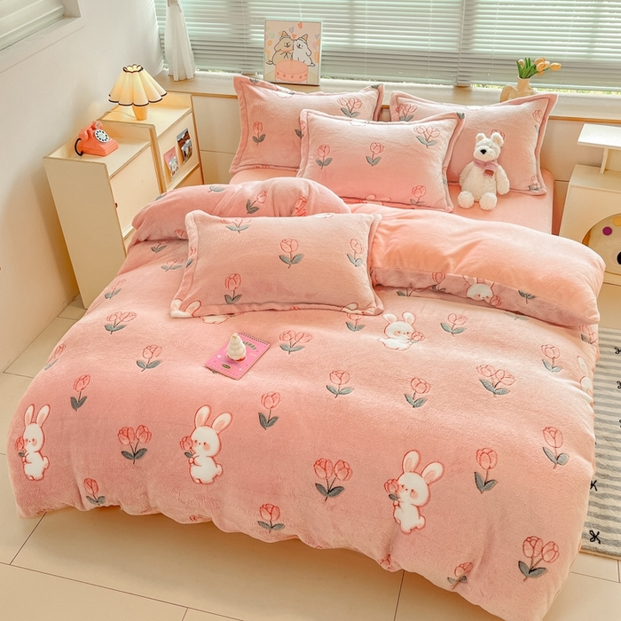 91家纺网 家纺一手货源 找家纺 慕尚 2025新款高克重印花雪花绒四件套  粉白兔