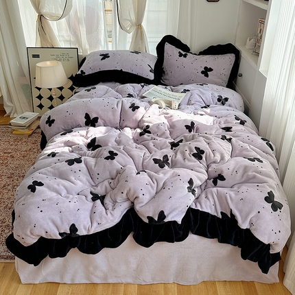 91家纺网 家纺一手货源 找家纺 （总）桃子家居 2024新款A类韩版花边黑茶蝴蝶加厚牛奶绒系列四件套